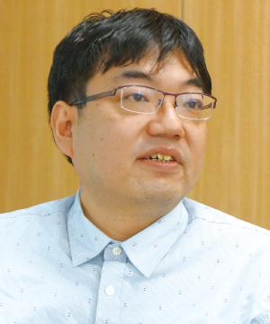 高岡  健氏